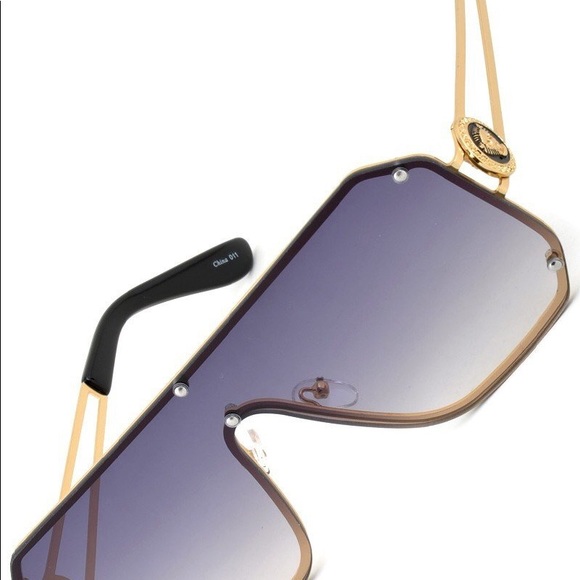 Oversized Sunglasses - Picture 10 of 15